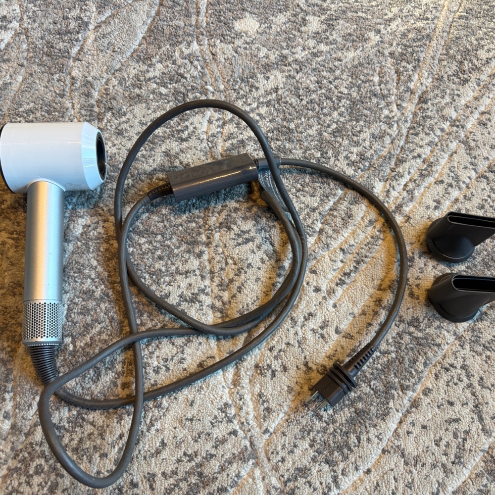 Dyson supersonic hairdryer